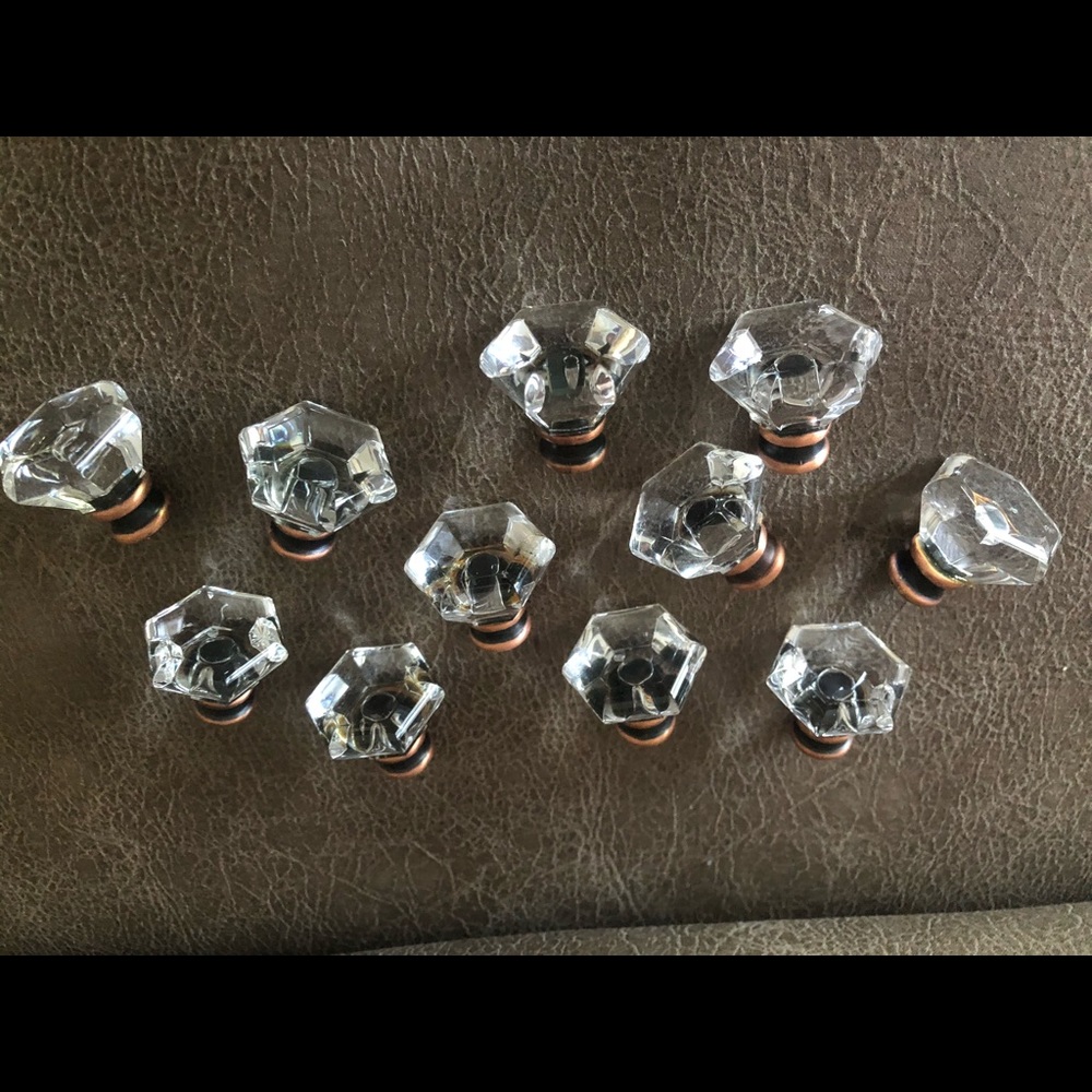 Bundle of 11 acrylic drawer/cabinet pulls